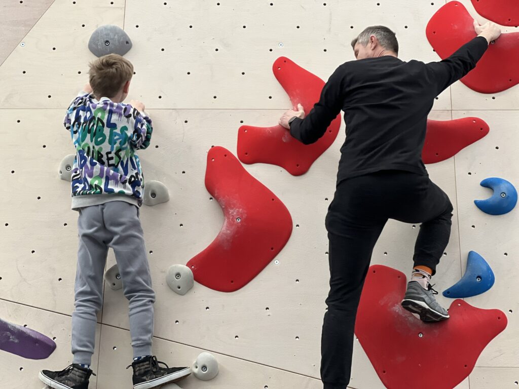 Bouldering In Level Up| Edegem • Buitengewoonanders